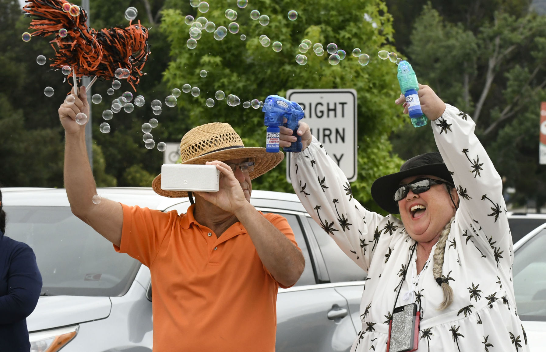 060520 SYVHS grad parade 04.jpg
